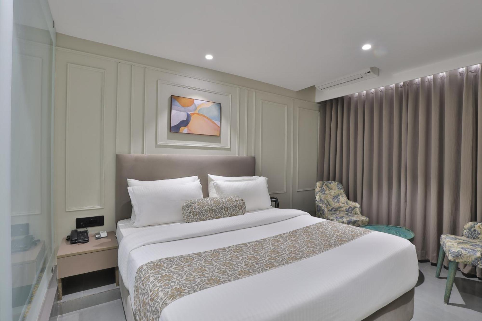 Hotel The Grand Suites Ahmedabad Eksteriør billede