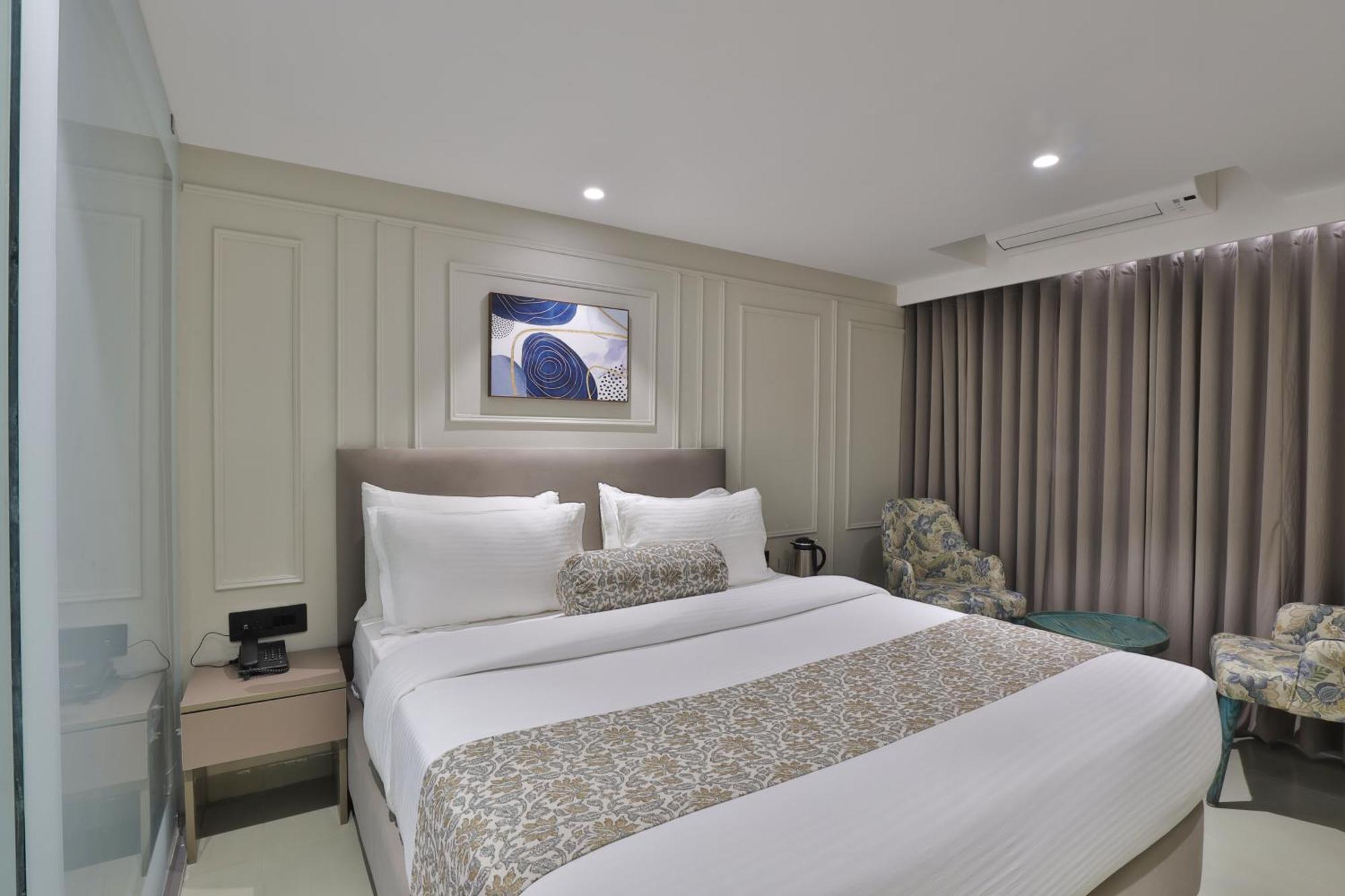 Hotel The Grand Suites Ahmedabad Eksteriør billede