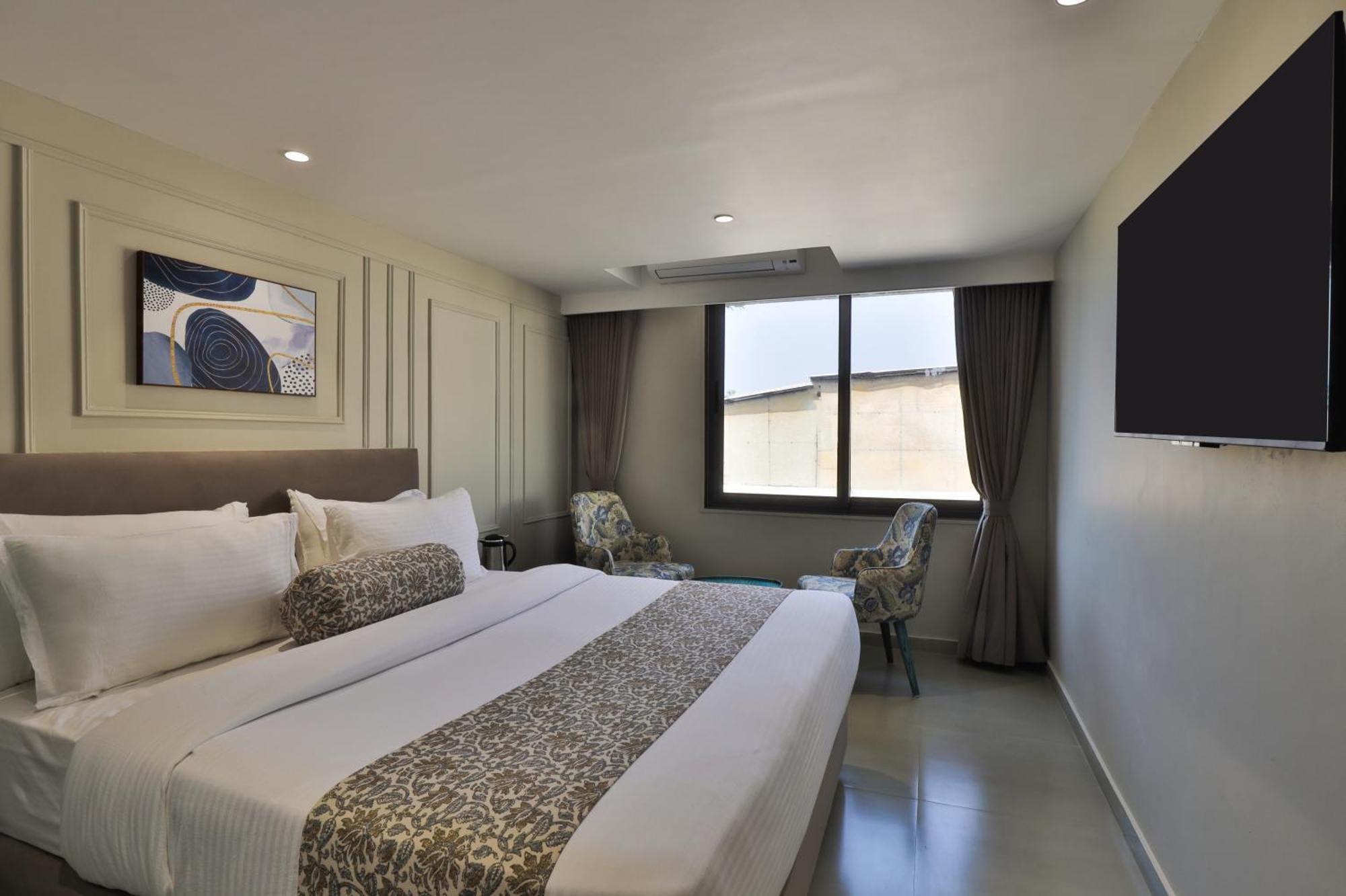 Hotel The Grand Suites Ahmedabad Eksteriør billede