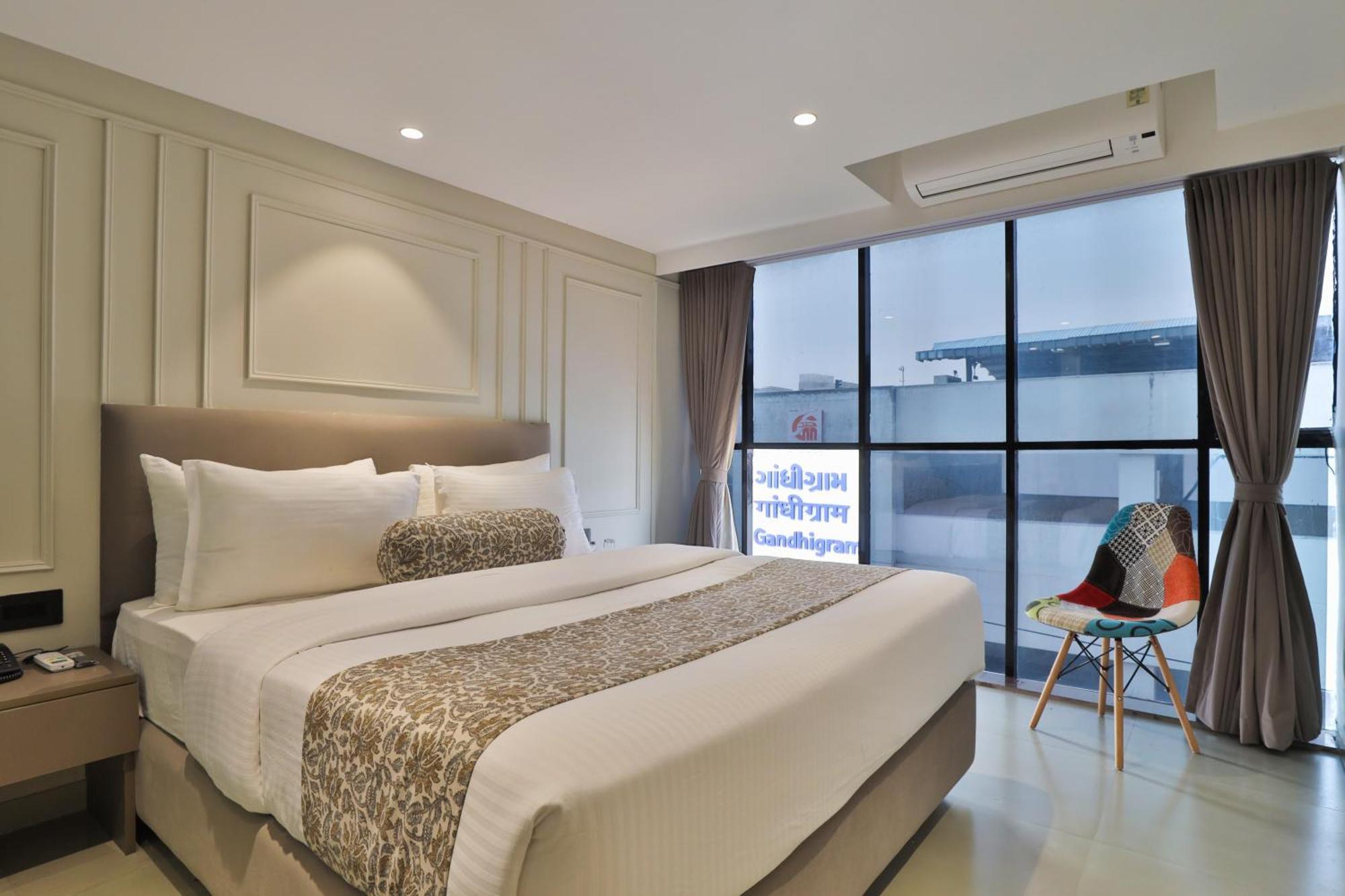 Hotel The Grand Suites Ahmedabad Eksteriør billede