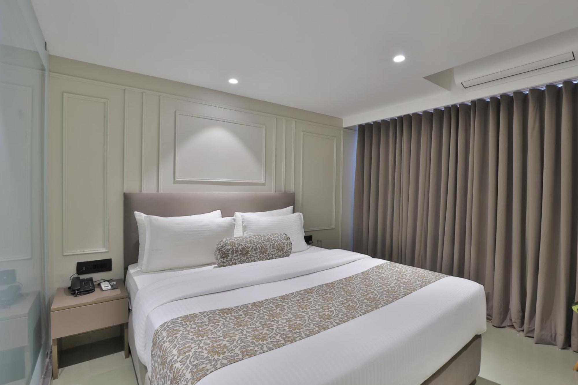 Hotel The Grand Suites Ahmedabad Eksteriør billede