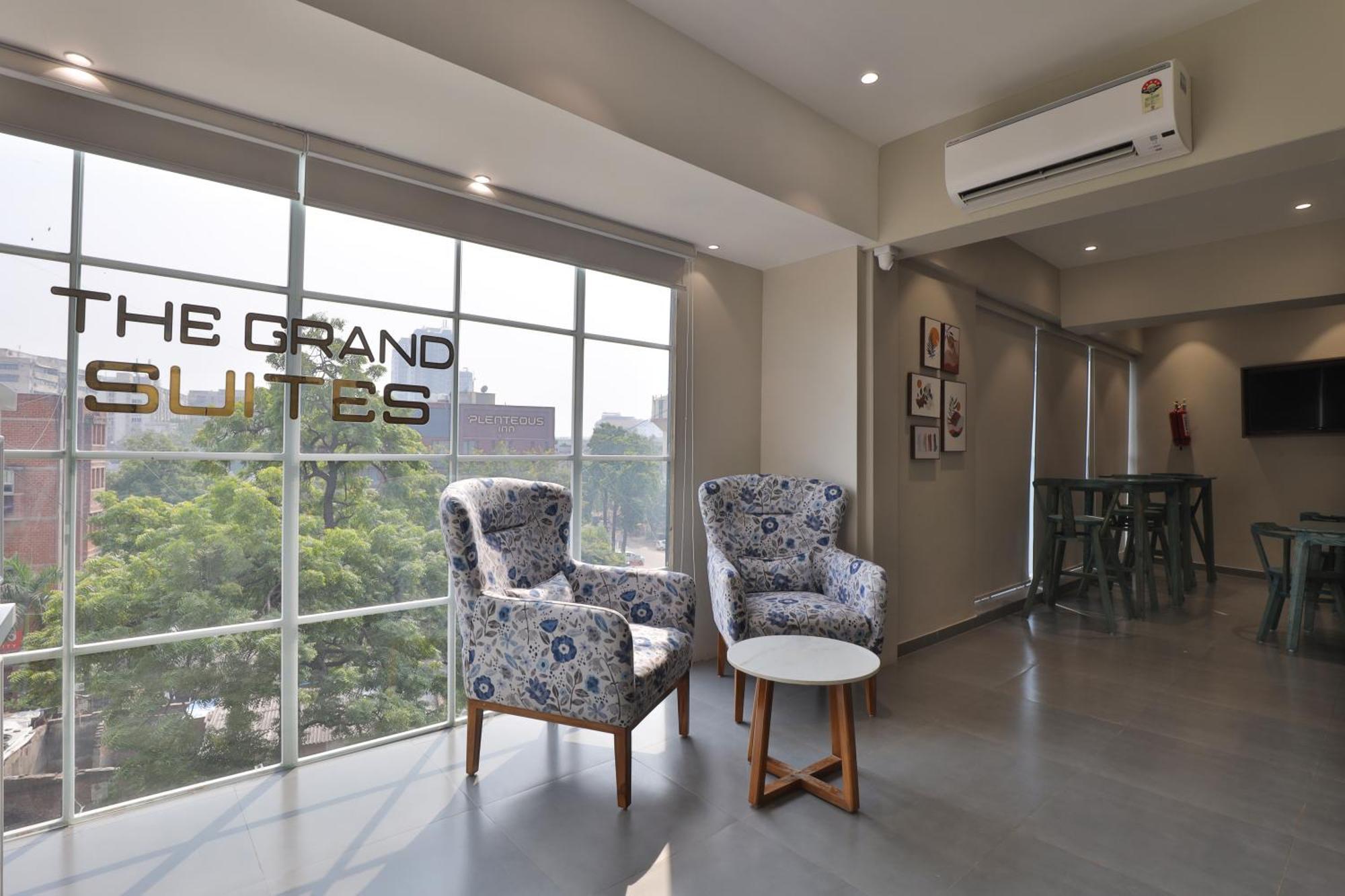 Hotel The Grand Suites Ahmedabad Eksteriør billede